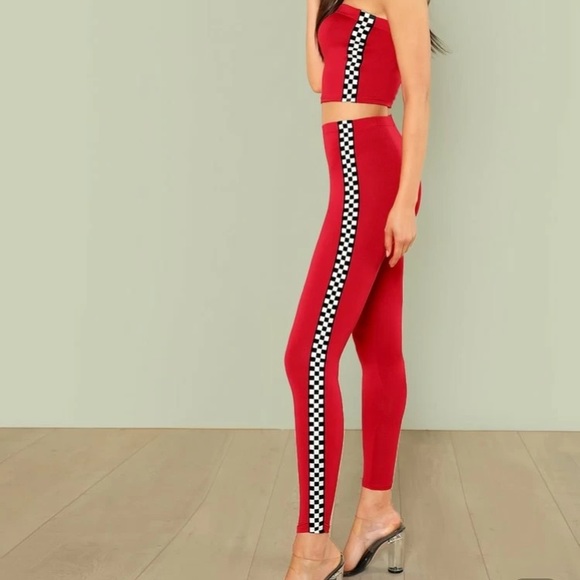 Red set - Picture 2 of 5